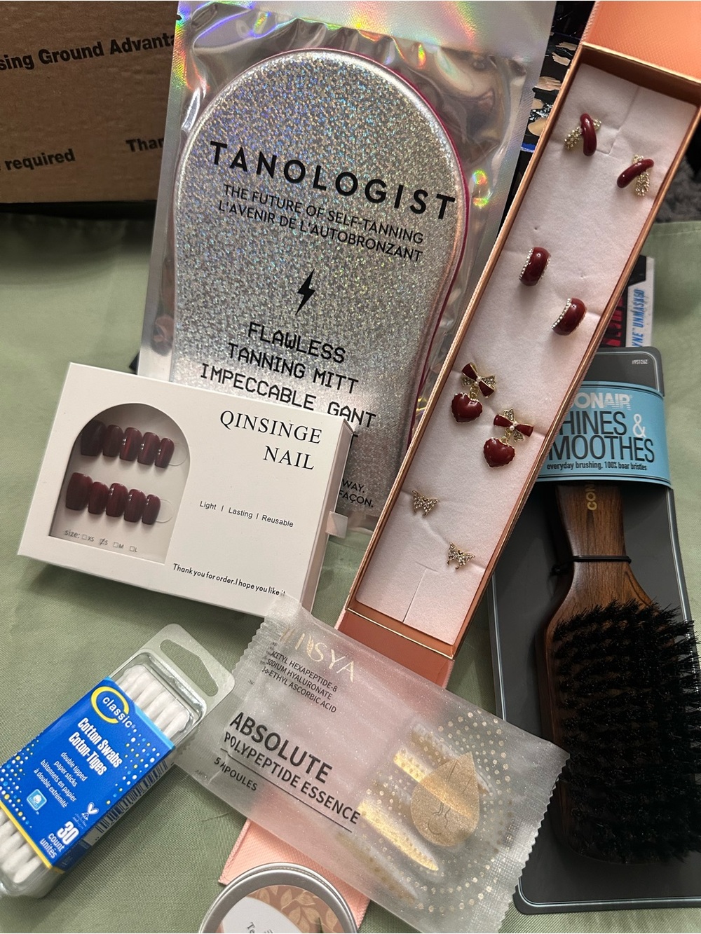 Tanologist Silver Flawless Tanning Mitt - Silver and luxury nails, and more